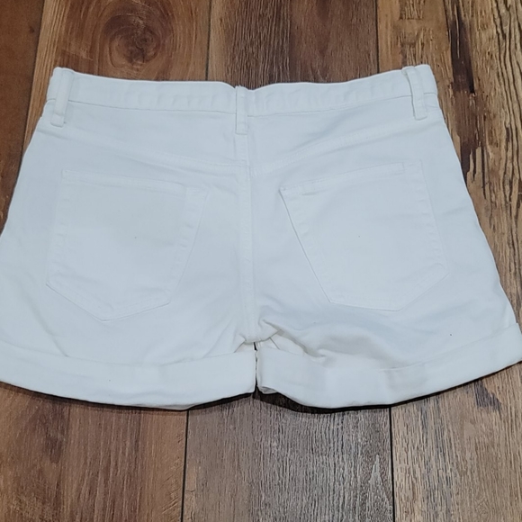 Uniqlo White Shorts - Picture 2 of 3